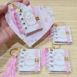 Mini Bíblia com versículos chaveiro Dia das Mães -  Lançamento